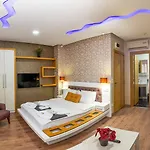 Butterfly House 3*